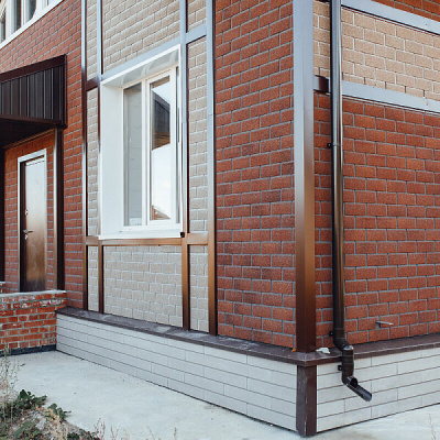 Фaсадная плитка Hauberk коллекция Кирпич цвет Терракотовый на фасаде дома фото 1